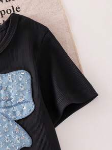Elladie kids 2 件装女孩黑色短袖 T 恤上衣搭配蓝色闪亮蝴蝶结细节和工装裤套装，夏季 - 黑色 - 查看 5