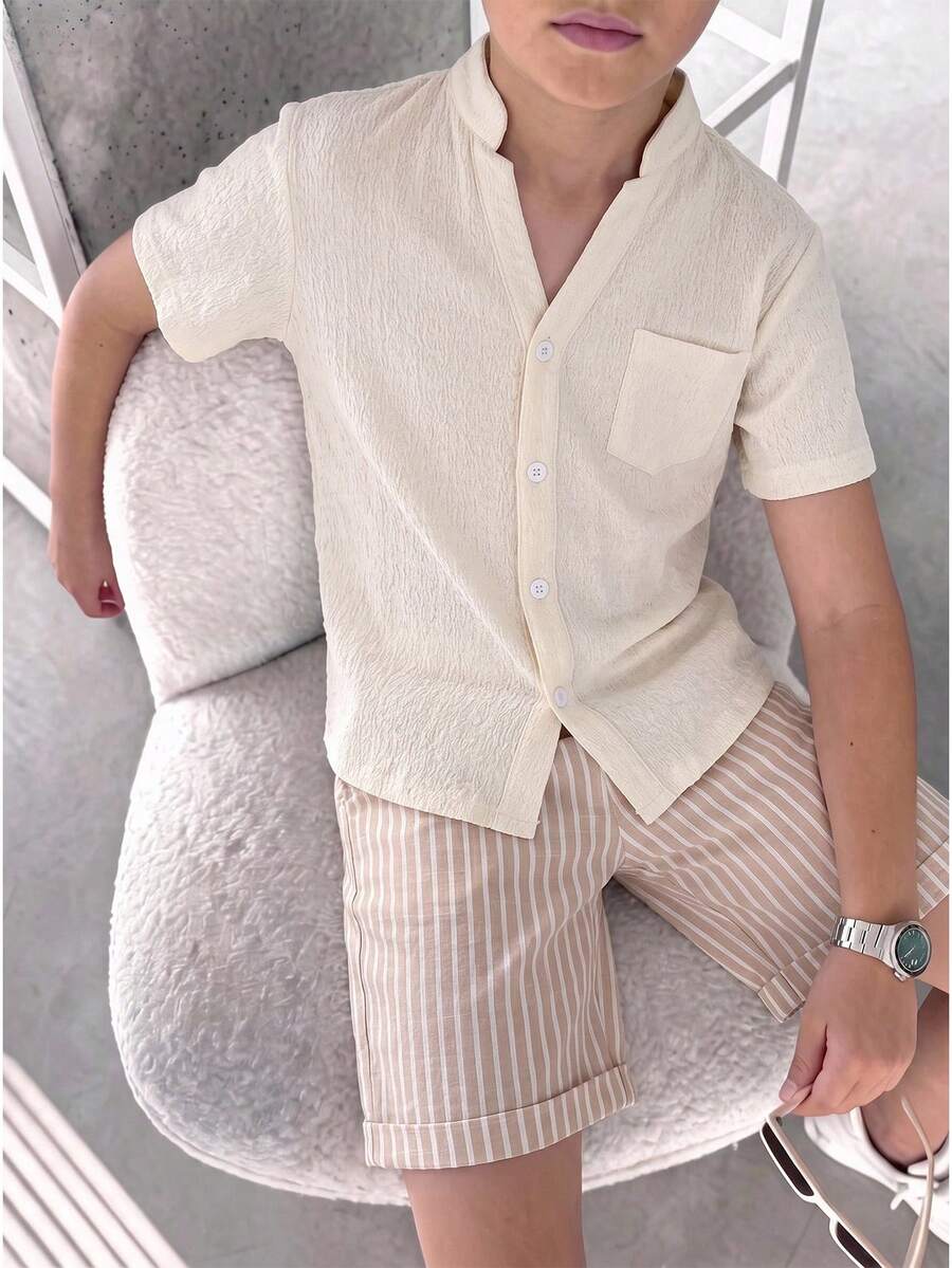 SHEIN 兒童青少年男孩純色圓領短袖鈕扣上衣與鬆緊腰短褲兩件套，適合度假、學校、日常休閒波希米亞風
