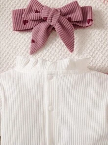 SHEIN Vintaside Kids طقم من قطعتين لحديثي الولادة لفصلي الربيع والخريف، بلون أبيض ورمادي وبنفسجي، بطراز حلو وناعم، مع طباعة قلب وفيونكة كبيرة وكشكشة، ملابس علوية بأكمام طويلة وفستان بنقشة قلب وردي مع عصابة رأس مطابقة - وردي - مشاهدة 6