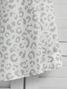 SHEIN 青少年女孩淺灰色豹紋翻領長袖兩件套，單排扣襯衫左胸小馬刺繡，搭配同款豹紋寬腿褲，柔軟清新，寬鬆舒適，簡約獨特穿搭 - 灰色 - 查看 6