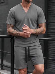 Manfinity Homme 歐式男士純色V領寬鬆短袖上衣 + 寬腿5吋短褲運動兩件套 - 灰色 - 查看 5