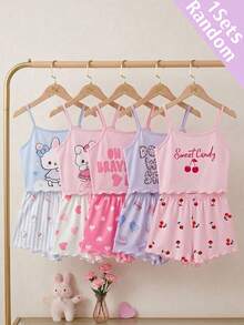 [Enviado al azar 1 set]Pijama para niñas preadolescentes, nuevo estilo de verano, lindo estampado de conejo de dibujos animados, lazo, cereza, letra inglesa, top de tirantes con volantes de punto y shorts con estampado integral, conjunto de 2 piezas 1 set (Enviado al azar) - Blanco - Ver 3