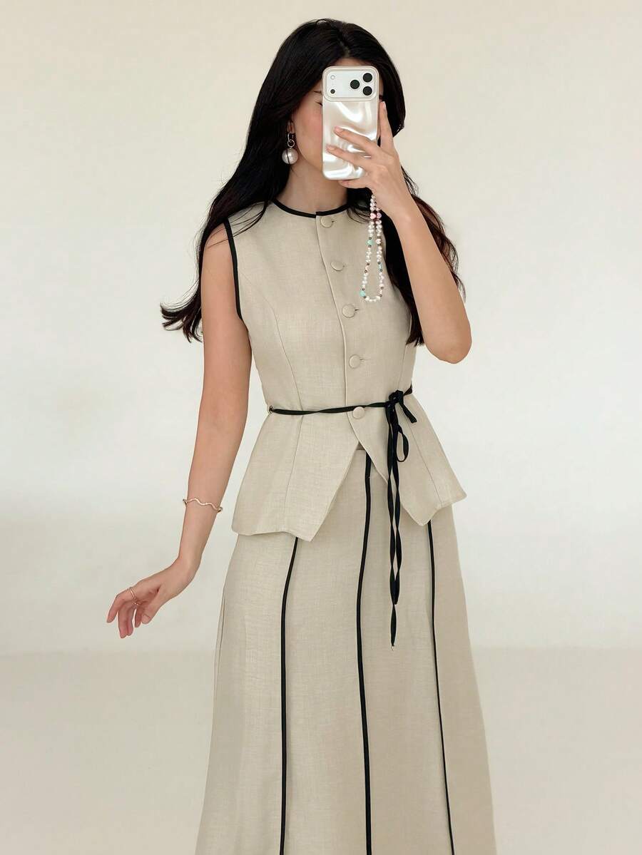 Yasmeen Edit Yasmeen Edit 女款休閒兩件套：撞色單排扣上衣與裙子夏季無袖撞色，法式優雅套裝，高腰顯瘦，休閒海灘，歐美風格，寬裙與開衩設計，時尚百搭度假穿搭。女款優雅套裝最新款高品質裙子女裝套裝奢華套裝，女款夏季套裝春季杏色撞色A字裙套裝，優雅修身腰部設計女款優雅套裝端莊無袖套裝附腰帶長A字裙套裝夏季優雅休閒女款套裝，V領無袖對比滾邊A字裙套裝，辦公室工作裝婚禮賓客穿搭，米色黑色優雅夏季裙子女款，女款夏季套裝，女款正式套裝，夏季衣物，女款夏季穿搭，商務休閒套裝野餐裙女士女士套裝女款現代套裝女款現代裙子高品質套裝裙子女款優雅套裝新品上市