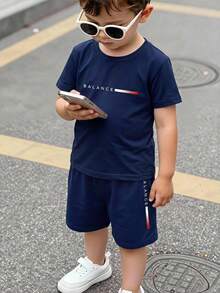 SHEIN Streecool Kids 小男孩百搭字母印花圓領短袖T恤與蝴蝶結抽繩短褲2件套 - 藏蓝色 - 查看 3