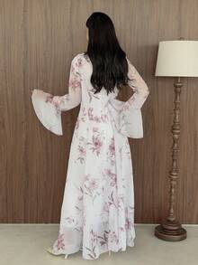 Yasmeen Edit Yasmeen Edit Gaun Wanita Elegan Motif Bunga dengan Kancing Jamur, Lengan Panjang Mengembang, Cocok untuk Liburan - Purple - View 2