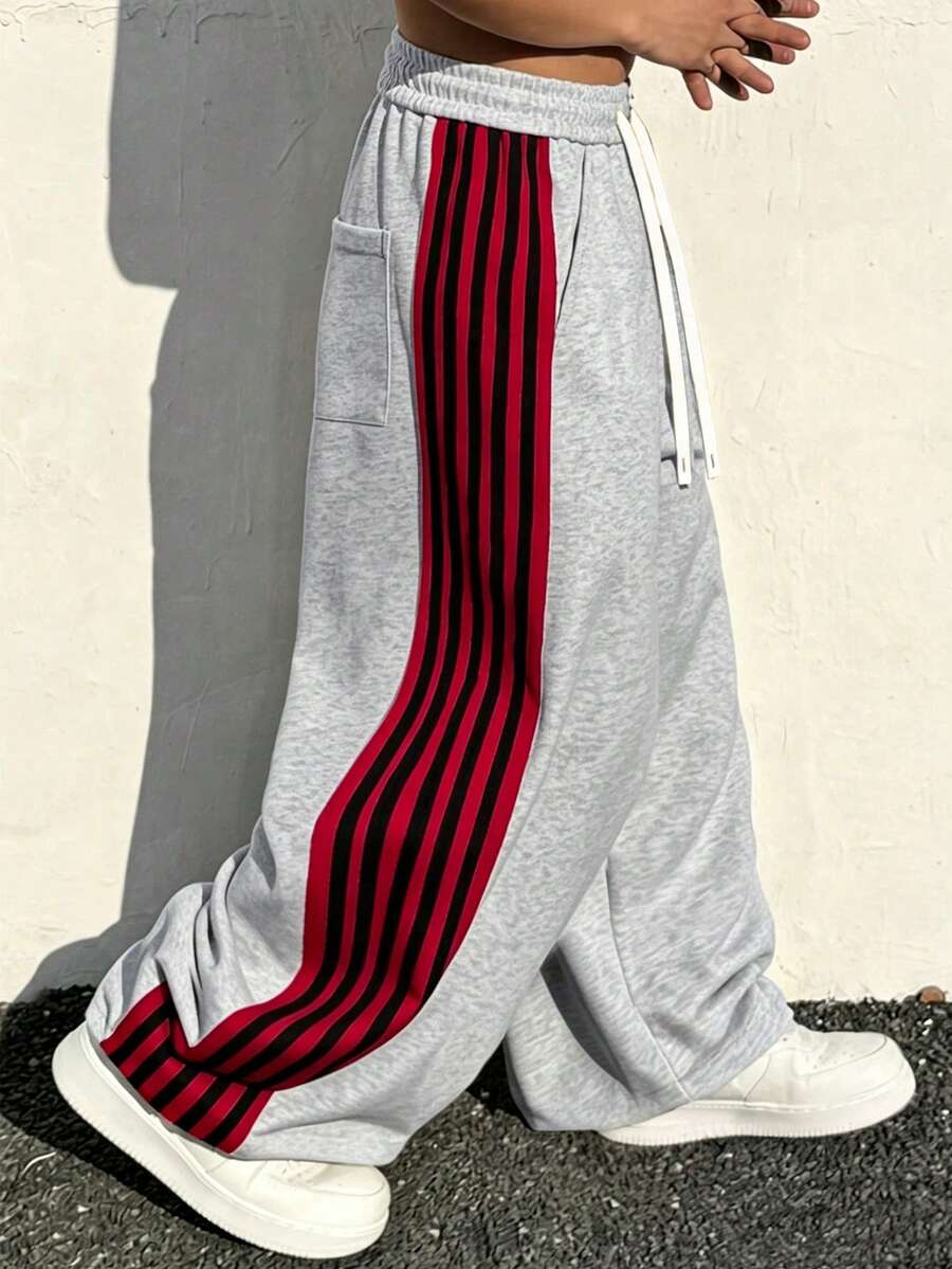 Manfinity Roghcode 年輕男性街頭風多功能單品:寬腿鬆弛休閒側邊緞帶設計鬆緊腰運動長褲,適合街頭風、日常休閒穿搭、週末出遊、音樂節、社交聚會及其他年輕社交場合,男士衣櫥不可或缺的百搭單品,適合送給男友或丈夫的禮物 - 淺灰色 - 查看 1