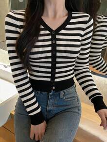 DAZY 女款拼色條紋修身V領彈性薄款休閒開襟針織上衣，適合春秋校園穿搭 - 黑色 - 查看 3