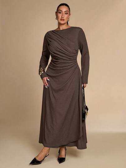SHEIN BAE CURVE Gaun Panjang Berkerut Lengan Panjang Bertekstur Mie Cokelat untuk Wanita Ukuran Plus, Gaun Elegan Cocok untuk Kencan, Pesta Ulang Tahun, Gaun Panjang Elegan