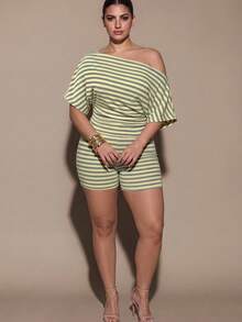 SHEIN BAE CURVE 大尺碼女款黃色不對稱領無袖上衣與迷你短褲2件套休閒裝 - 淡黃色 - 查看 9