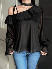 Dazy Plus Áo blouse nữ vải satin đen trơn, vai lệch, viền bèo, tay loe, phong cách thanh lịch cho xuân hè thu - màu đen - Xem 7