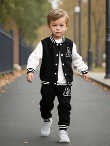 SHEIN Genkimix Kids 2 件套年轻男孩学院风服装 - 黑色针织上衣，白色袖片和大字母 A 印花，搭配同色印花运动裤，罗纹领、袖口和下摆，松紧腰身，穿着舒适，休闲运动外观，适合春秋季节、日常穿着、上学、旅行、度假、放松、日光浴、夏季 - 黑色 - 查看 3