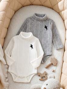 SHEIN Playful Pals 2件組男嬰純色白色與灰色保暖內裡厚羅紋軟布料動物馬印花簡約復古韓風高領長袖連身衣，開胯設計，適合秋冬日常外出或室內多用途穿著 - 灰色 - 查看 6