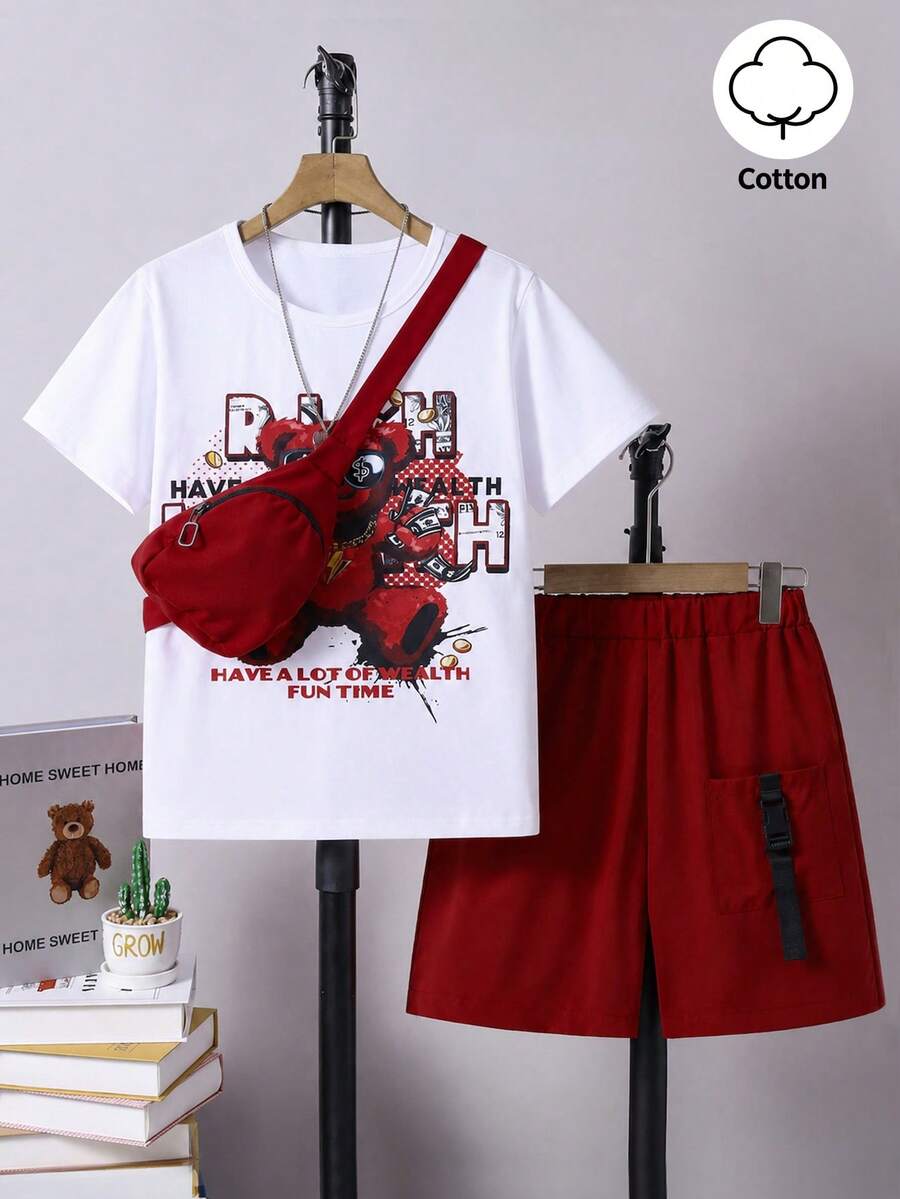 SHEIN Streecool Kids 3件組男孩可愛熊圖案T恤、口袋工裝短褲與小斜挎包 春夏套裝 - 紅色 - 查看 1