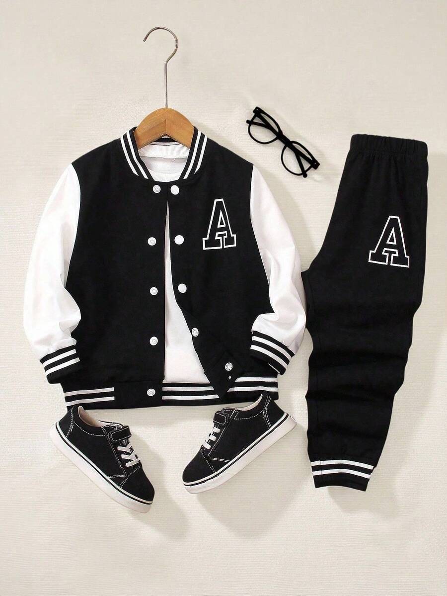 SHEIN Genkimix Kids 2 件套年轻男孩学院风服装 - 黑色针织上衣,白色袖片和大字母 A 印花,搭配同色印花运动裤,罗纹领、袖口和下摆,松紧腰身,穿着舒适,休闲运动外观,适合春秋季节、日常穿着、上学、旅行、度假、放松、日光浴、夏季 - 黑色 - 查看 1
