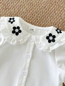 SHEIN Playful Pals 嬰兒女寶寶春秋款白色花朵蕾絲圓領長袖上衣 可愛娃娃襯衫 彈性袖口 校園畢業風 - 白色 - 查看 8
