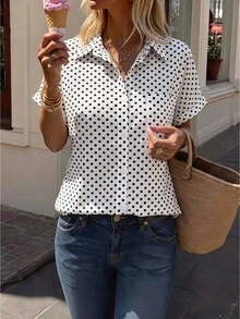 Vionelle Blusa holgada para mujer de talla grande con lunares negros y blancos, cuello con solapa, puños enrollados, hombros caídos, mangas enrolladas y un solo bolsillo - Blanco - Ver 1