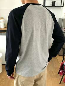 Resyla Men Kaos Lengan Raglan Pria dengan Desain Blok Warna - Hitam - View 2
