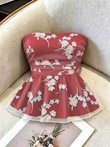 GlowEve 浪漫度假風女款花卉刺繡布料抹胸上衣，抓皺腰部與A字下擺設計 - 紅色 - 查看 1