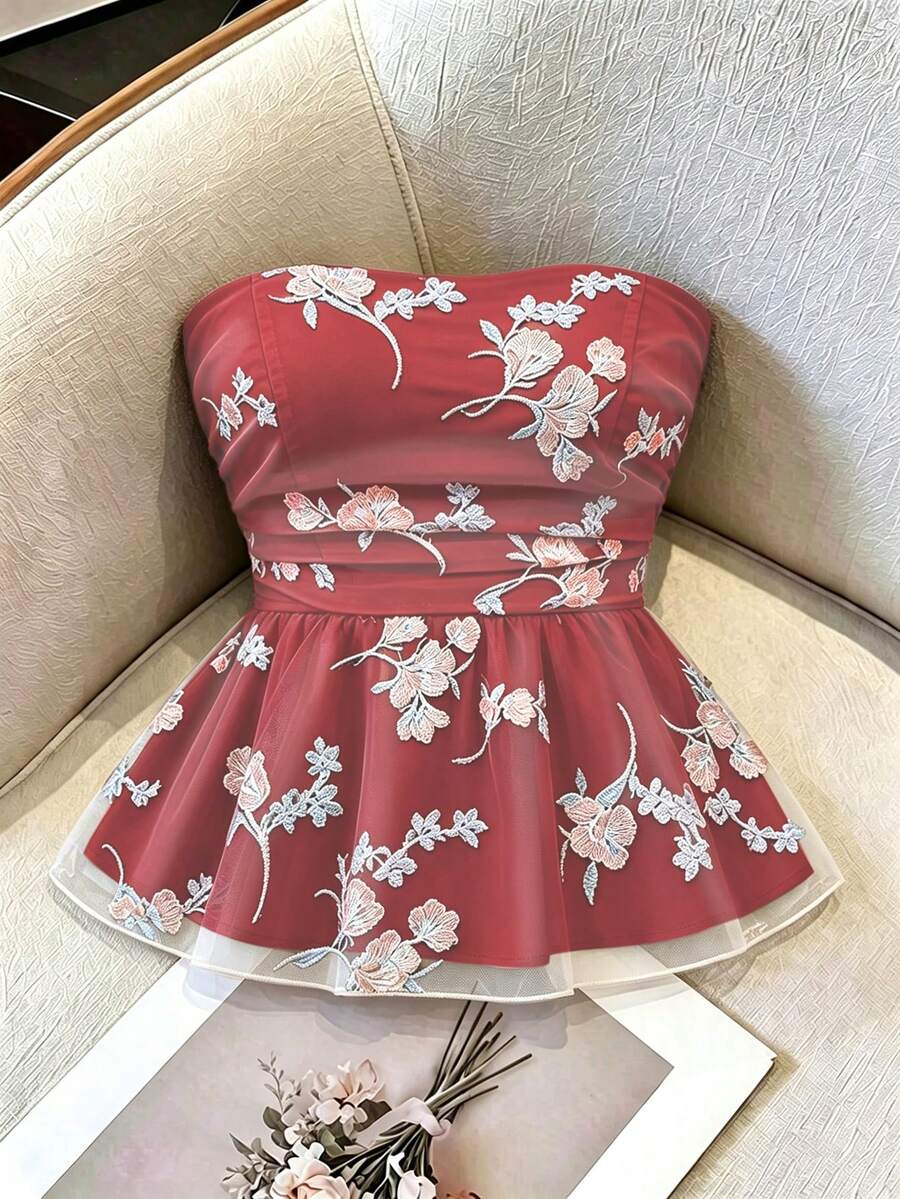 GlowEve 浪漫度假風女款花卉刺繡布料抹胸上衣,抓皺腰部與A字下擺設計 - 紅色 - 查看 1
