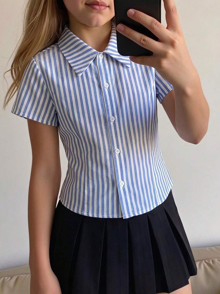 SHEIN 青少年女孩休閒藍白條紋刺繡裝飾修身短袖襯衫上衣,學院風條紋襯衫 - 藍色 - 查看 1