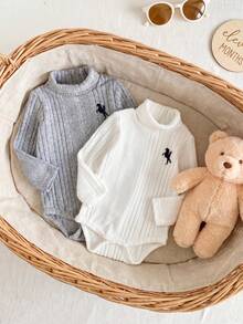 SHEIN Playful Pals 2件組男嬰純色白色與灰色保暖內裡厚羅紋軟布料動物馬印花簡約復古韓風高領長袖連身衣，開胯設計，適合秋冬日常外出或室內多用途穿著 - 灰色 - 查看 5