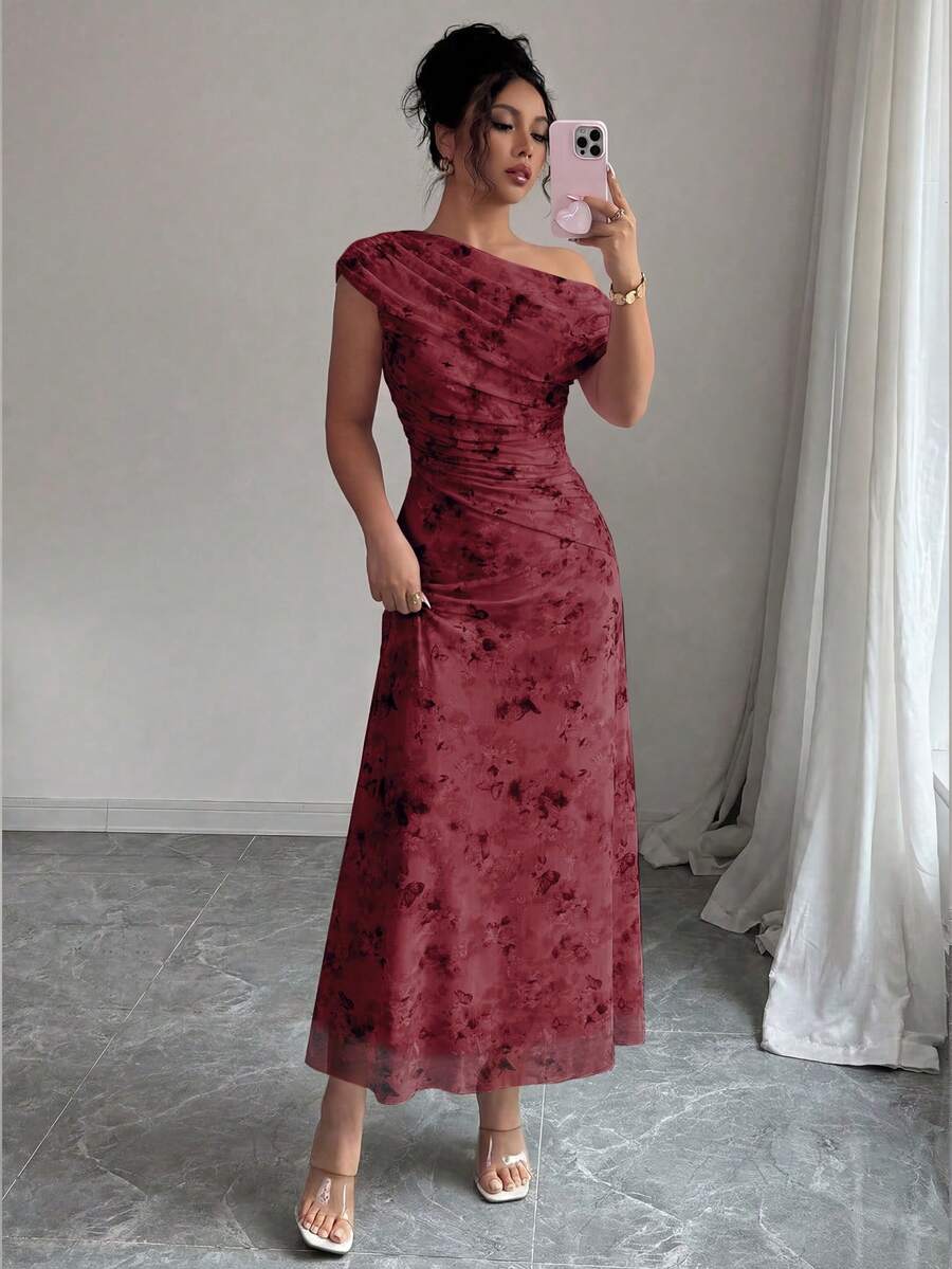 Modelyn 女款粉色花卉蝴蝶印花網紗不對稱單肩抓皺浪漫夏季優雅中長洋裝 - 酒紅色 - 查看 1