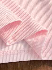 SHEIN 女嬰牛仔吊帶褲2件套，秋季新品，可愛休閒復古風，水洗中藍色牛仔，蝴蝶結毛巾刺繡，寬鬆直筒褲腿，百搭日常穿搭上衣套裝，適合日常外出、週末度假、假日氛圍穿搭 - 粉色 - 查看 5