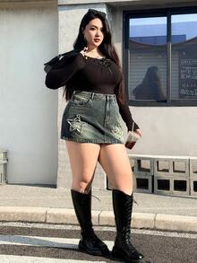 SHEIN ICON 大尺碼女款休閒日常牛仔迷你裙，附口袋、鈕扣與拼接設計 - 深色水洗藍 - 查看 6