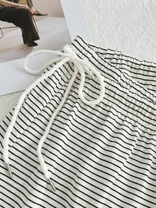 SHEIN CURVE+ 秋冬款黑白條紋休閒百搭抽繩大尺碼長褲 - 白色 - 查看 5