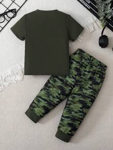 SHEIN Playful Pals 2件組 幼童男童休閒深綠色夏季城市度假字母印花短袖T恤與鬆緊腰長褲套裝 嬰兒男童服飾 - 綠色 - 查看 4