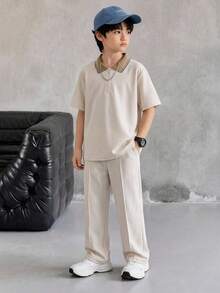 SHEIN 兒童青少年男童休閒寬鬆版型標準肩寬素色 Polo 衫與長褲 2 件組，適合通勤、上學、日常休閒出遊、運動、春夏、畢業 - 杏色 - 查看 4