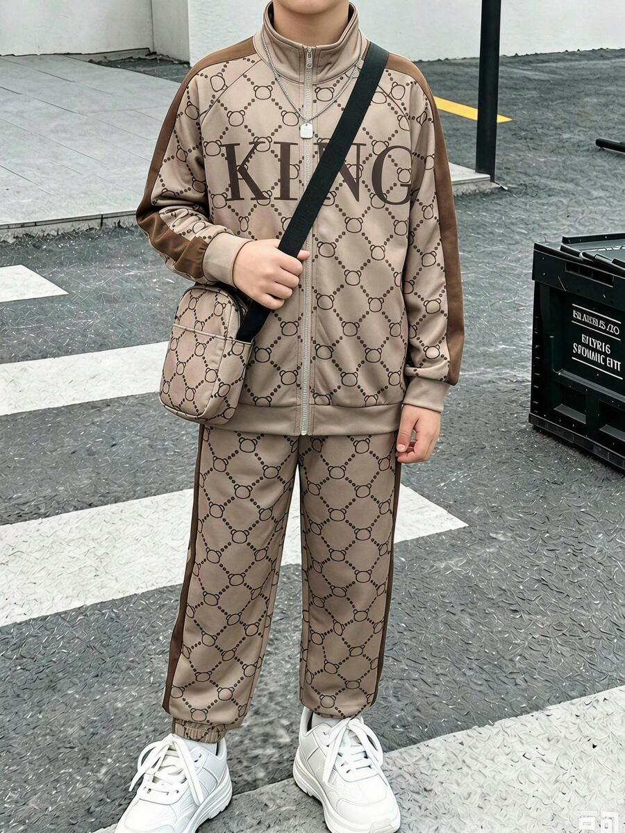 SHEIN 青少年男孩休閒運動風 N 內層加厚保暖時尚圖案立領夾克針織上衣運動衫與運動長褲套裝,舒適百搭休閒時尚日常復古,適合通勤、上學、日常休閒、度假旅行、運動,適合秋冬 - 卡其色 - 查看 1