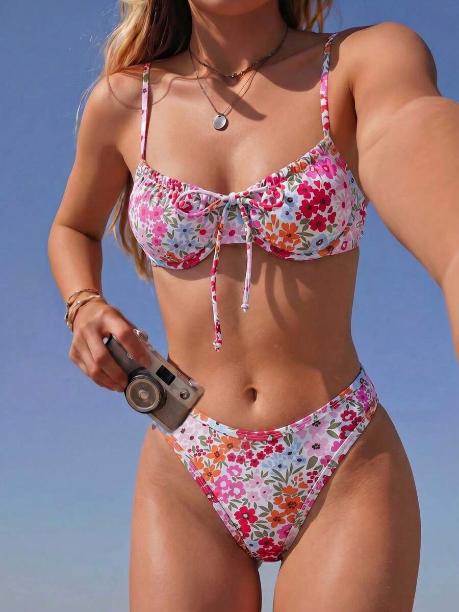 SHEIN Swim 田園清新風女款兩件式比基尼套裝，粉色與橘色碎花，細肩帶，鋼圈上衣配蝴蝶結前襟與後綁帶，高腰三角褲，適合夏季度假、海島、露營，小眾吸睛，溫柔青春，泳池、海灘、度假，鮮豔亮眼，適合拍照 - 彩色 - 查看 1