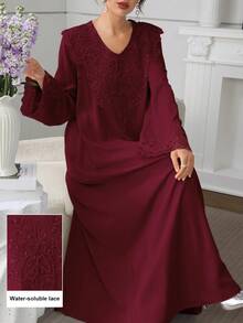 Al Najma 純色V領寬鬆刺繡領花卉時尚長袖大裙擺優雅女裝洋裝 - 酒紅色 - 查看 4