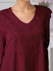 Al Najma 純色V領寬鬆刺繡領花卉時尚長袖大裙擺優雅女裝洋裝 - 酒紅色 - 查看 3