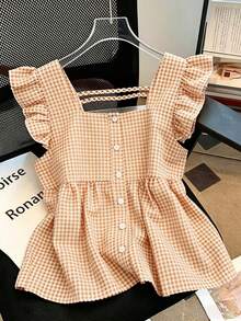 SHEIN PariChic 2026新款女款春夏系列復古學院風Y2K美學黑白格紋混紡短袖荷葉邊飾方領全開襟上衣，可調節交叉後背帶、荷葉邊收腰修身顯瘦版型，透氣輕盈柔軟舒適面料，時尚柔美上衣，適合休閒日常、夏季度假、週末出遊、海邊散步、早午餐聚會、約會與街頭穿搭 - 黃色 - 查看 1