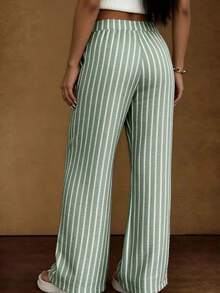 SHEIN LUNE Celana Kasual Potongan Lebar dengan Tali Serut dan Pinggang Elastis, Motif Garis Vertikal Hijau dan Putih, Saku Samping, Bahan Mirip Linen, Model Lurus. - Hijau - View 2