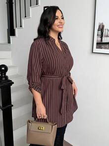 SHEIN Essnce 大尺碼女款春秋時尚休閒寬鬆舒適棕色條紋長袖V領上衣，收腰襯衫，秋季穿搭，極簡風，外出上衣，條紋上衣 - 棕色 - 查看 6