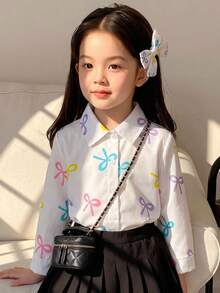 SHEIN 1件少女甜美俏皮風白色襯衫，光滑亮面布料，標準領口，前襟鈕扣開合，滿版彩色蝴蝶結印花，清新活潑，長袖，單鈕扣袖口，寬鬆版型，適合校園、外出、購物、日常穿著，春秋薄款單件 - 白色 - 查看 4