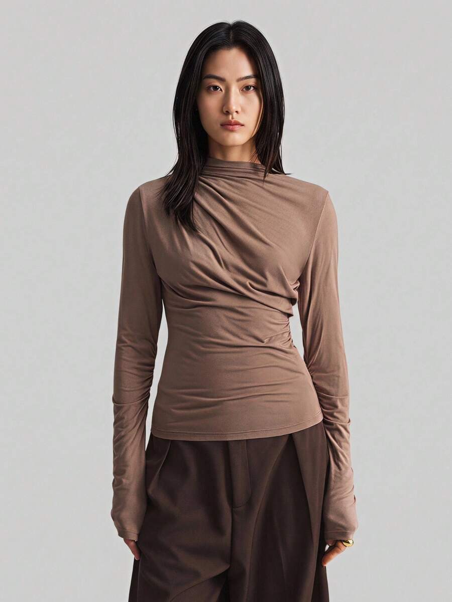 Ontre 女款沙灘穿搭教師節鄉村風極簡音樂會 2026 秋季百褶立領長袖 T-shirt 上衣 棕色