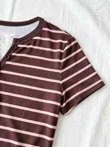 SHEIN 青少年女孩修身休閒簡約舒適圓領半排扣棕色與粉色條紋短袖T恤 - 彩色 - 查看 6