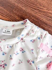 SHEIN Vintaside Kids 新生女嬰粉黑時尚套裝 短袖上衣配3D蝴蝶結 可愛套裝 適合0-9個月嬰兒 - 米色 - 查看 5