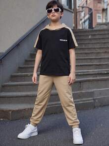 SHEIN 兒童青少年男孩休閒街頭時尚拼色拼接連帽短袖T恤上衣與卡其色長褲套裝，適合通勤、上學、日常休閒外出、運動，適用春、夏、秋季 - 卡其色 - 查看 2
