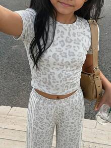 SHEIN Conjunto de camiseta y pantalones con estampado de leopardo para niña preadolescente - Gris Claro - Ver 13