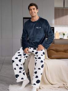 CoupledUp Set Piyama Pria Flanel Lengan Panjang Motif Hati yang Nyaman - Navy Blue - View 5
