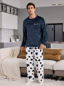CoupledUp Set Piyama Pria Flanel Lengan Panjang Motif Hati yang Nyaman - Navy Blue - View 2