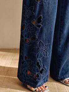 Anewsta 女款性感重工刺繡鏤空母親節藍色直筒牛仔褲 - 藍色 - 查看 2