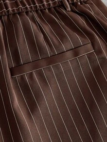 HIMLAND Pantalones holgados a rayas con diseño de hebilla en la cintura para hombre - Café integral - Ver 6