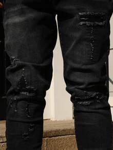 Manfinity Roughcore Jeans de mezclilla desgatados con bolsillo sencillo para hombres, uso casual de todos los días - Negro - Ver 8