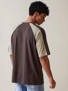 SWAVVY Camiseta de manga raglán con cuello redondo y estampado de letras de color contrastante, casual de verano para hombres - Marrón - Ver 3